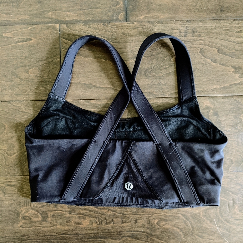🏃‍♀️🧘‍♀️🏋️‍♀️  Lululemon Sports Bra - Picture 2 of 3